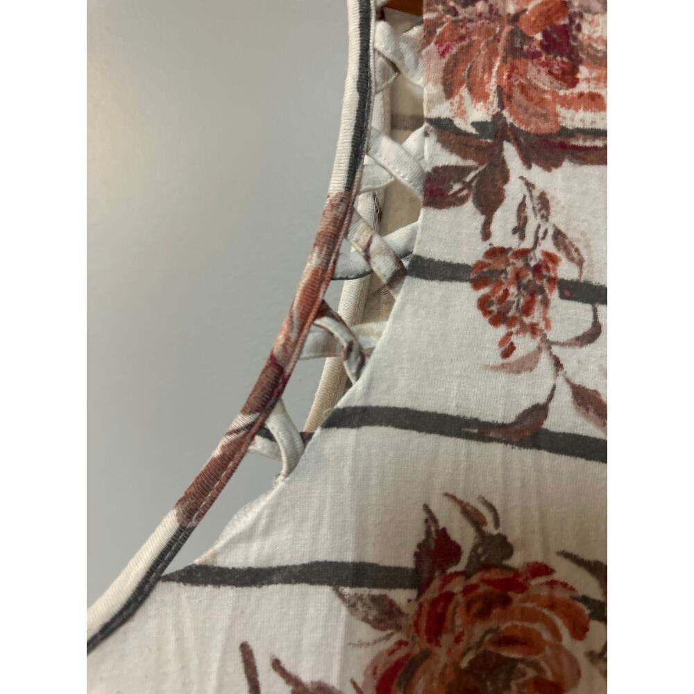 Maurices Floral Stripe Sleeveless Tank Top Women’s Plus 2X Lace-Up Detail - Picture 3 of 6